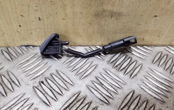 Ford Focus Windshield washer spray nozzle BM5117666A BM5117666B