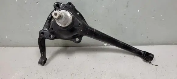 Mercedes-Benz 200 300 W123 Front wheel hub spindle knuckle