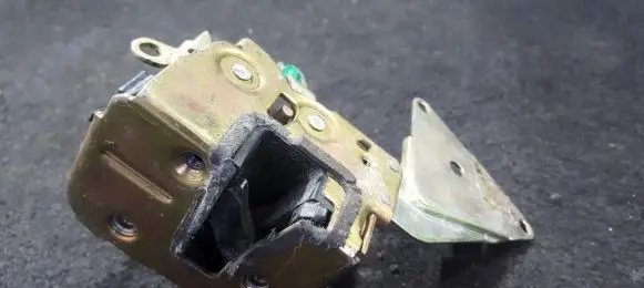Mitsubishi Carisma Front door lock