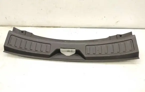 Trunk/boot sill cover protection