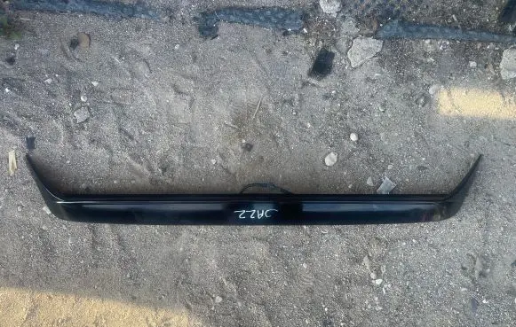 Tailgate/trunk spoiler