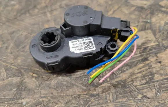Dacia Duster Air flap motor/actuator T32088B 191217FB
