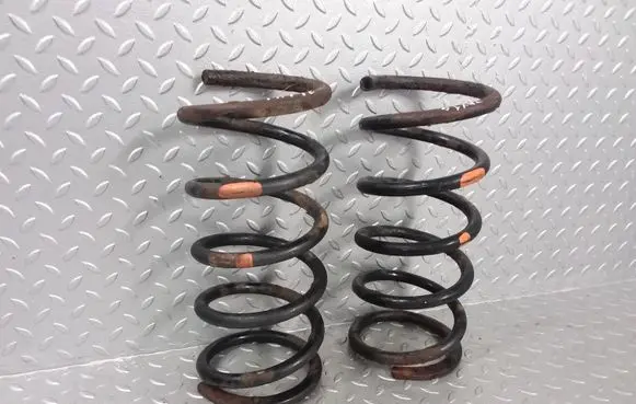 Toyota Avensis T220 Rear coil spring