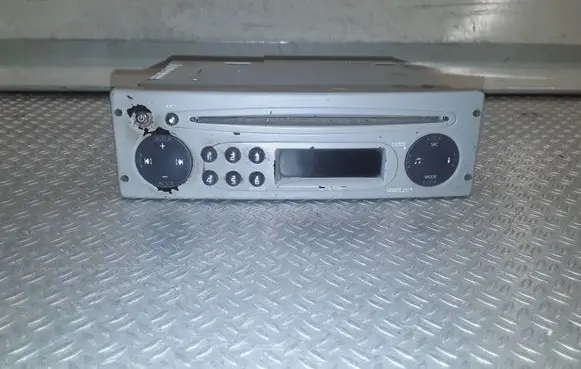 Renault Twingo II Radio/CD/DVD/GPS head unit 8200446231
