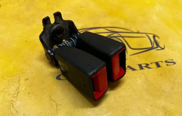 Ford Fusion II Rear seatbelt buckle 