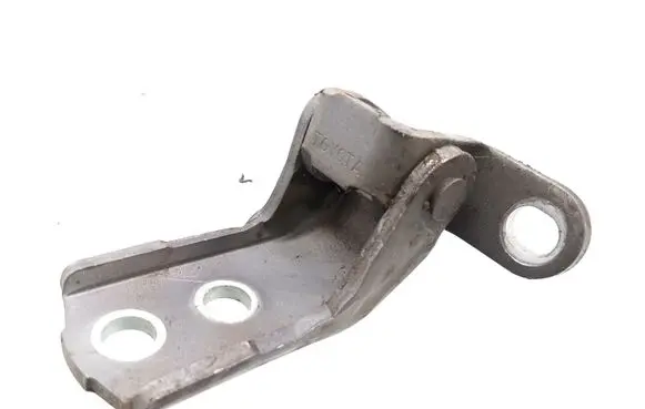 Toyota Avensis T250 Front door upper hinge