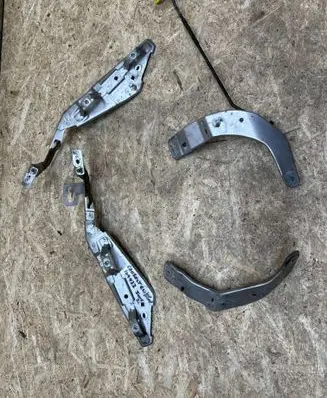 Citroen C4 II Picasso Fender mounting bracket 016690F05 017242cC02 017243C02