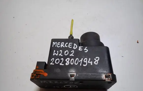 Mercedes-Benz C W202 Central locking vacuum pump 2028001948