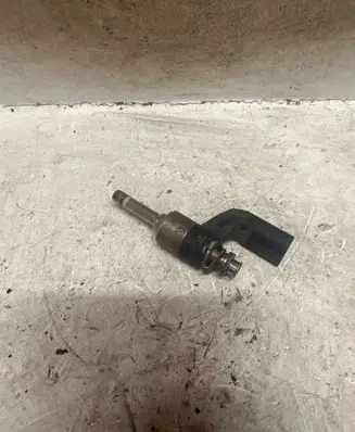 Volkswagen Golf VI Fuel injector 03C906