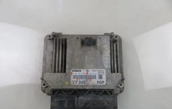 Opel Vectra C Engine control unit/module 55193967 0281011915
