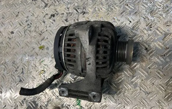 Volvo XC70 Generator/alternator 30667894 0124525060