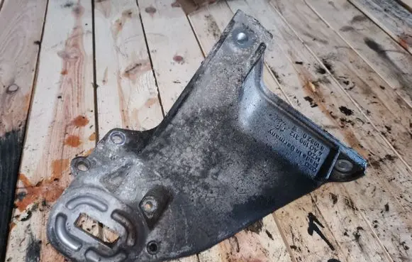 Audi A6 S6 C4 4A Engine mounting bracket 4A0199312
