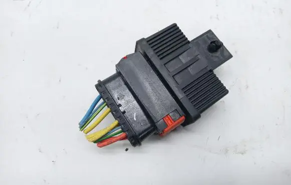 Peugeot 308 Combustion relay 240107