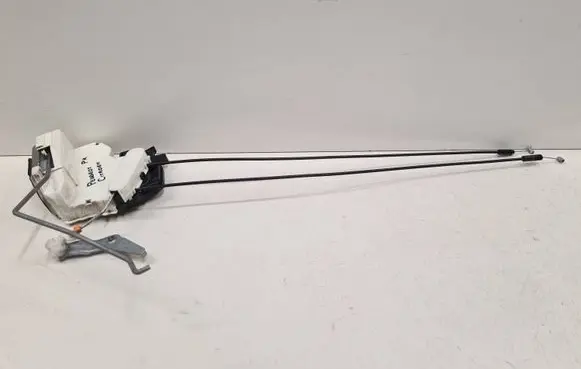 Peugeot iOn Front door lock