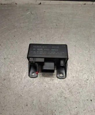 Mercedes-Benz E W211 Glow plug pre-heat relay 0285454032