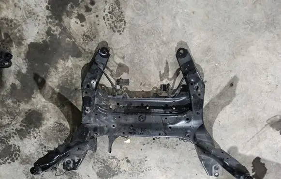 Mini Cooper Countryman F60 Front axle beam 6872729