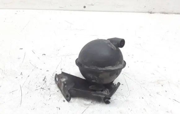 Vacuum air tank