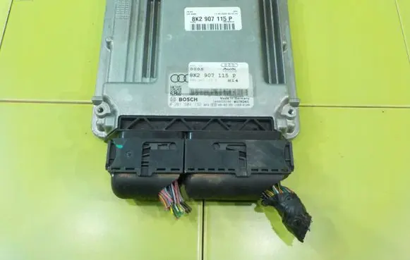 Audi A5 8T 8F Engine control unit/module 8K2907115P
