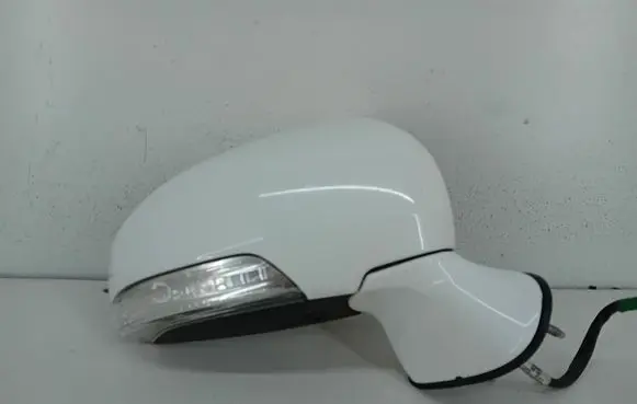 Toyota Avensis T270 Front door electric wing mirror