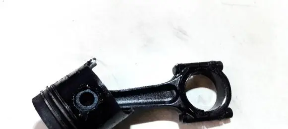 Hyundai Lantra II Piston with connecting rod 262