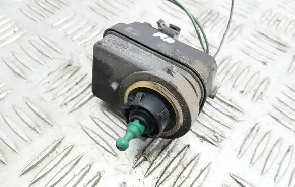 Renault Scenic I Headlight level adjustment motor R7700840141
