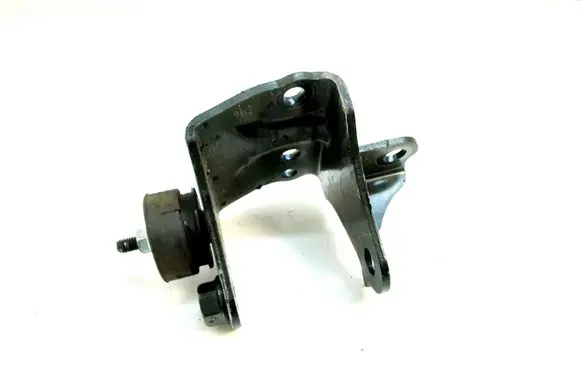 Toyota RAV 4 (XA40) Engine mounting bracket