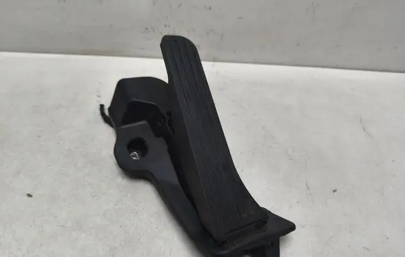 Audi Q3 8U Accelerator throttle pedal 65102100 65102011
