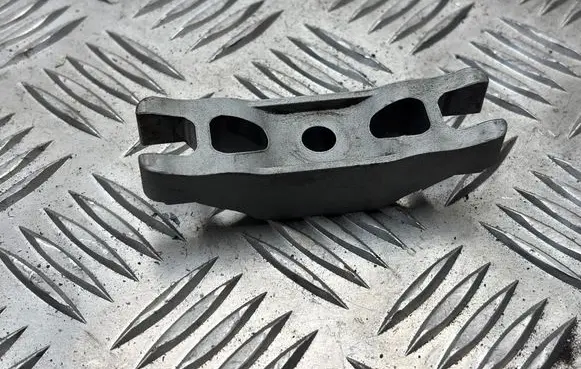 Volkswagen Golf VI Fuel Injector clamp holder 03L216