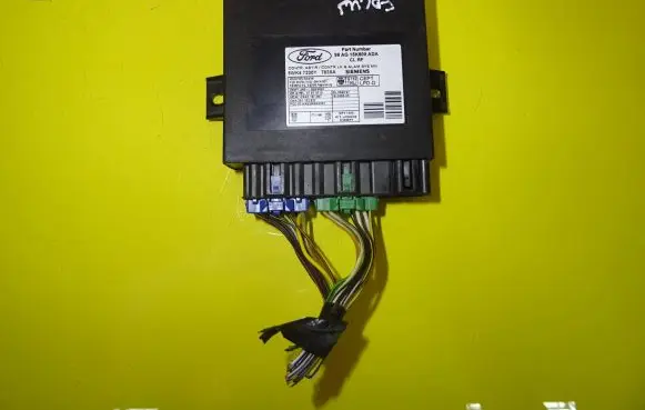 Ford Focus Comfort/convenience module 98AG15K600ADA 5WK47230Y
