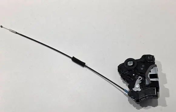 Lexus CT 200H Front door lock 6903042210