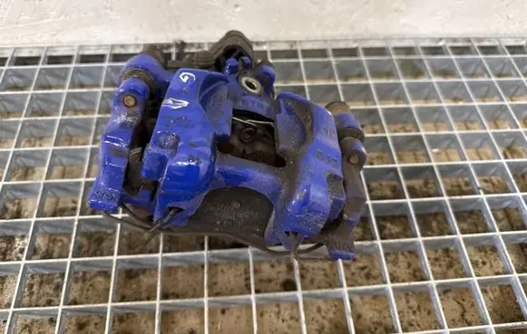 Volkswagen PASSAT B8 Rear brake caliper 3Q0615406