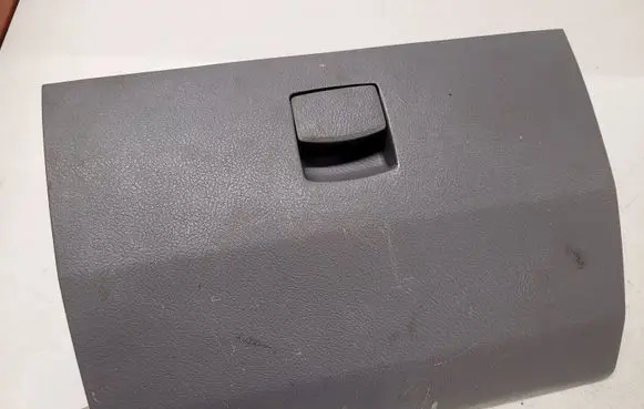 KIA Carens I Glove box