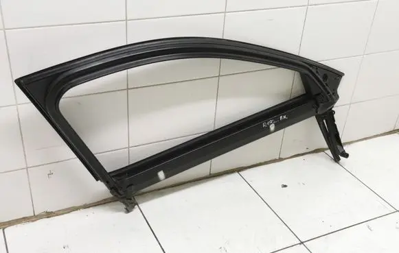 Audi A3 S3 8P Front door window/glass frame 8P4837629 8P4867367