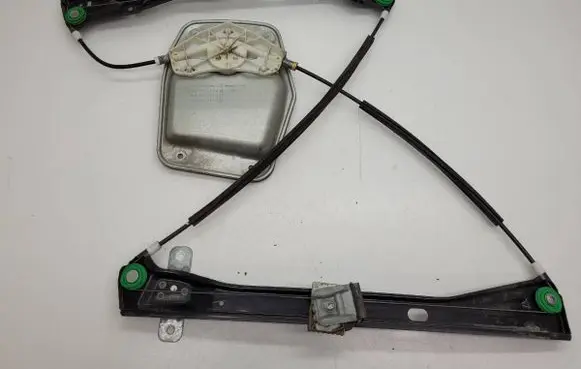 Volkswagen Golf V Front door window regulator with motor