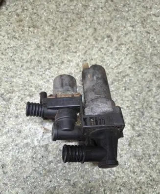 BMW 3 E46 Coolant heater control valve 64118369807 1147412149