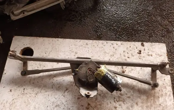 Opel Vectra B Front wiper linkage 