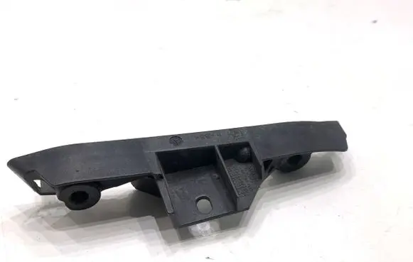 BMW 5 G30 G31 G38 Front bumper mounting bracket 7385350