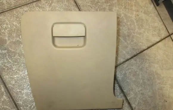 Volkswagen PASSAT B6 Glove box