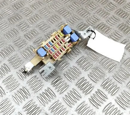 Nissan Juke II F16 Fuse module 243111HA0A