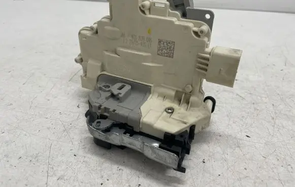 Audi A3 S3 8V Rear door lock 4G0839016