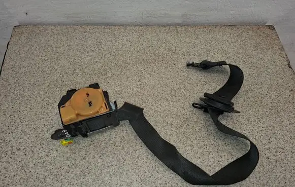 Opel Mokka Front seatbelt 95403054R