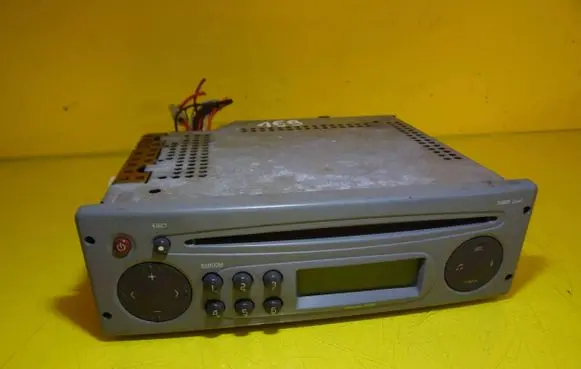 Fiat Punto (188) Radio/CD/DVD/GPS head unit 8200041271