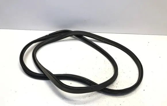 Volvo XC40 Trunk rubber seal (body) 