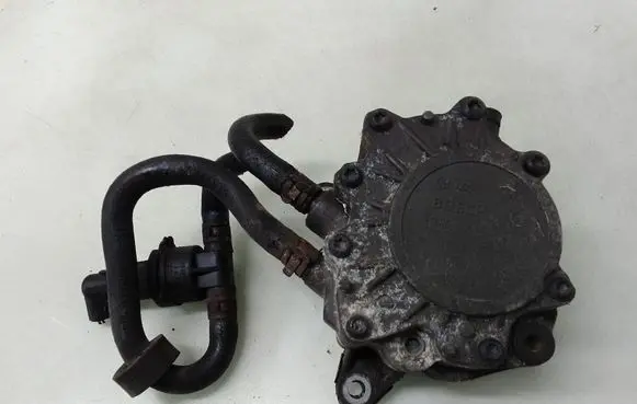 Volkswagen Touran I Vacuum pump 03G145209