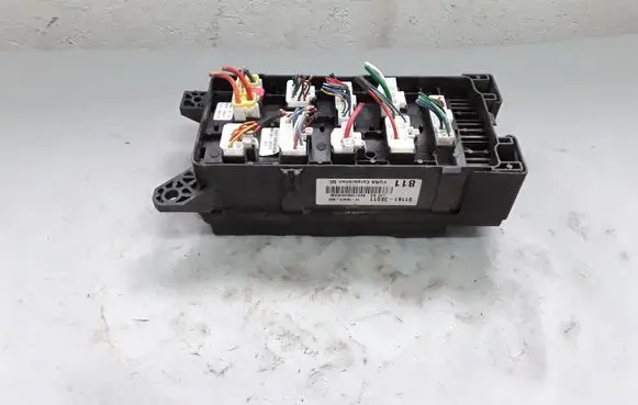 KIA Sorento Fuse module 911613E011 1008403002