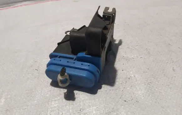 Audi A4 S4 B5 8D Rear door lock 4D0839015A