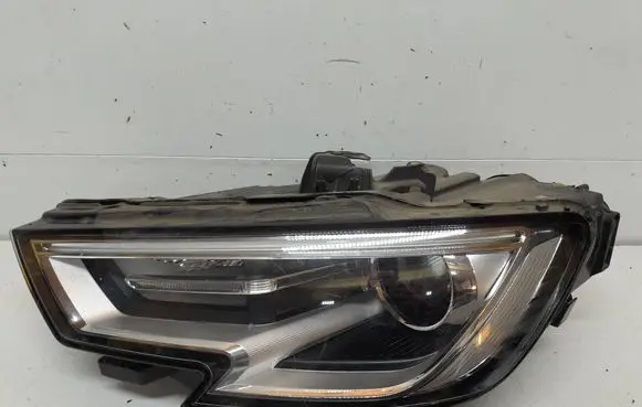 Audi A3 S3 8V Headlight/headlamp 8V0941005E