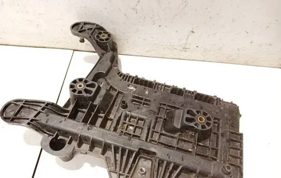 Volkswagen PASSAT CC Battery box tray 1k0915333