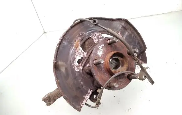 Toyota Auris 150 Front wheel hub spindle knuckle 8954302060 F04L6 R0324