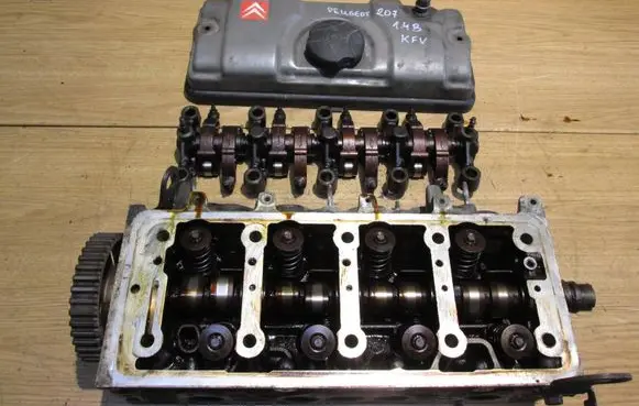 Peugeot 207 Engine head 9634005110